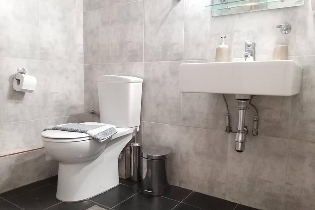 New, Modern, Bright And Independent Apartment 83 M2, With Garden, 5Min To The Beach And The City Center Каламата Екстериор снимка